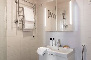 1br apartment with balcony and sea view