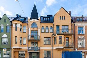 1br apartment with balcony and sea view