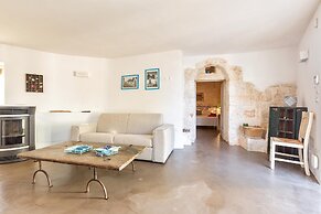2526 Trullo Limone by Perle di Puglia
