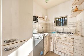 2526 Trullo Limone by Perle di Puglia