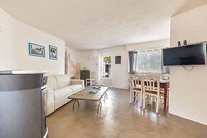 2526 Trullo Limone by Perle di Puglia