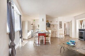 2526 Trullo Limone by Perle di Puglia