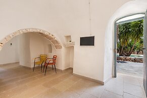 2499 Trulli La Meringa by Perle di Puglia