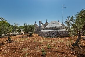 2496 Trullo Chiaro di Luna by Perle di Puglia