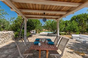 2496 Trullo Chiaro di Luna by Perle di Puglia