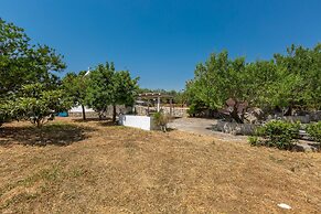 2496 Trullo Chiaro di Luna by Perle di Puglia