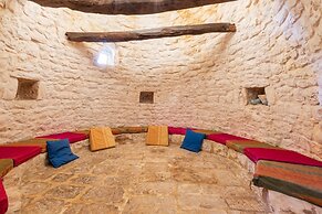 2496 Trullo Chiaro di Luna by Perle di Puglia