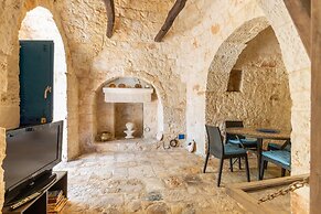 2496 Trullo Chiaro di Luna by Perle di Puglia