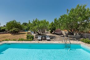 2496 Trullo Chiaro di Luna by Perle di Puglia