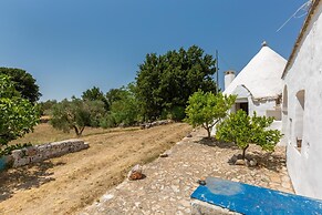 2496 Trullo Chiaro di Luna by Perle di Puglia
