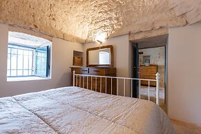 2496 Trullo Chiaro di Luna by Perle di Puglia