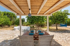 2496 Trullo Chiaro di Luna by Perle di Puglia