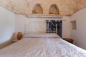 2496 Trullo Chiaro di Luna by Perle di Puglia