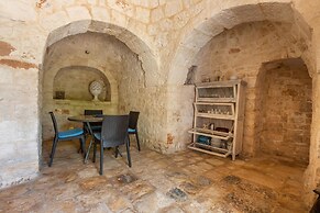 2496 Trullo Chiaro di Luna by Perle di Puglia