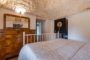 2496 Trullo Chiaro di Luna by Perle di Puglia