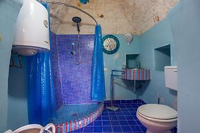 2496 Trullo Chiaro di Luna by Perle di Puglia