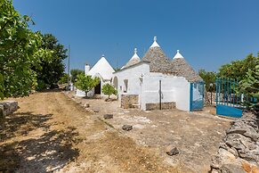 2496 Trullo Chiaro di Luna by Perle di Puglia