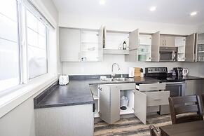 Bright Modern 4bed 2bath Townhouse With Parking