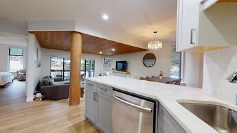 Ironwoods Blueberry Hill by Whistler VR