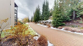 Ironwoods Blueberry Hill by Whistler VR