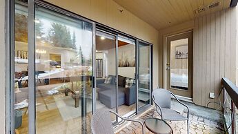 Ironwoods Blueberry Hill by Whistler VR