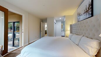 Ironwoods Blueberry Hill by Whistler VR