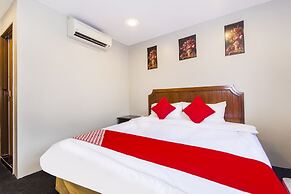 OYO 90693 Sri Rampai Hotel