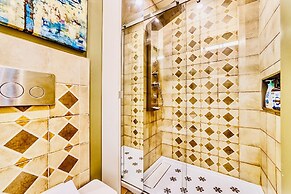 Neocolonial Nouveau Kensington Vacation Home