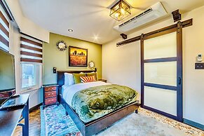 Neocolonial Nouveau Kensington Vacation Home