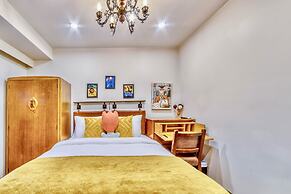 Neocolonial Nouveau Kensington Vacation Home