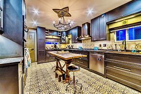 Neocolonial Nouveau Kensington Vacation Home