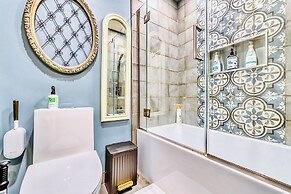 Neocolonial Nouveau Kensington Vacation Home