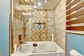 Neocolonial Nouveau Kensington Vacation Home