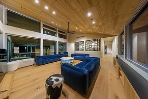 The Moo by The Hakuba Collection