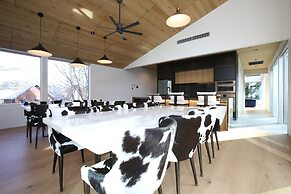 The Moo by The Hakuba Collection