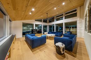 The Moo by The Hakuba Collection