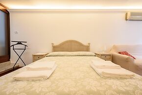 Via Avvocata 25 in Napoli