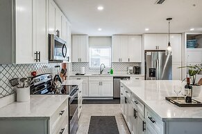 Beautiful Comfy Home With Private Hot Tub Close To Beach 2 Bedroom Hom