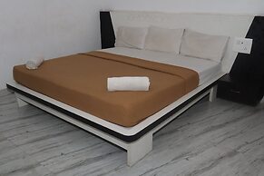 iROOMZ S Silver Suites