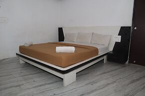 iROOMZ S Silver Suites