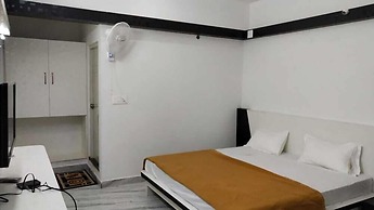 iROOMZ S Silver Suites