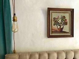 Beachfront Apartment With Woodburner & Courtyard