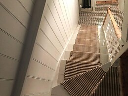 Beachfront Apartment With Woodburner & Courtyard