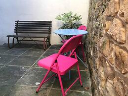 Beachfront Apartment With Woodburner & Courtyard