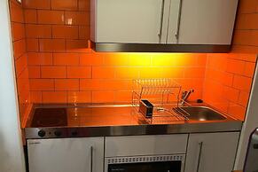 Beachfront Apartment With Woodburner & Courtyard