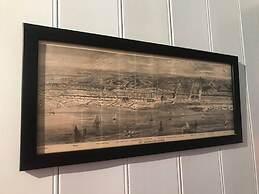 Beachfront Apartment With Woodburner & Courtyard