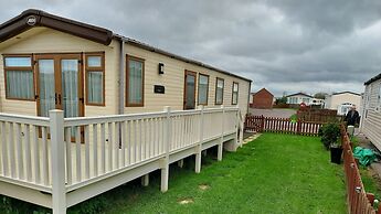 149 Unity Beach 6 Berth Encl Garden no Pets