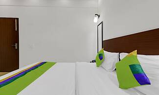 Treebo Noida Grand