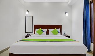 Treebo Noida Grand