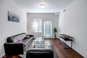 Spacious 3BR Apartment Central to All